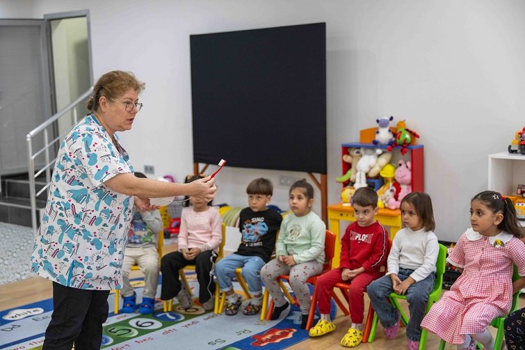 Bornova’nın miniklerine diş dostu eğitim