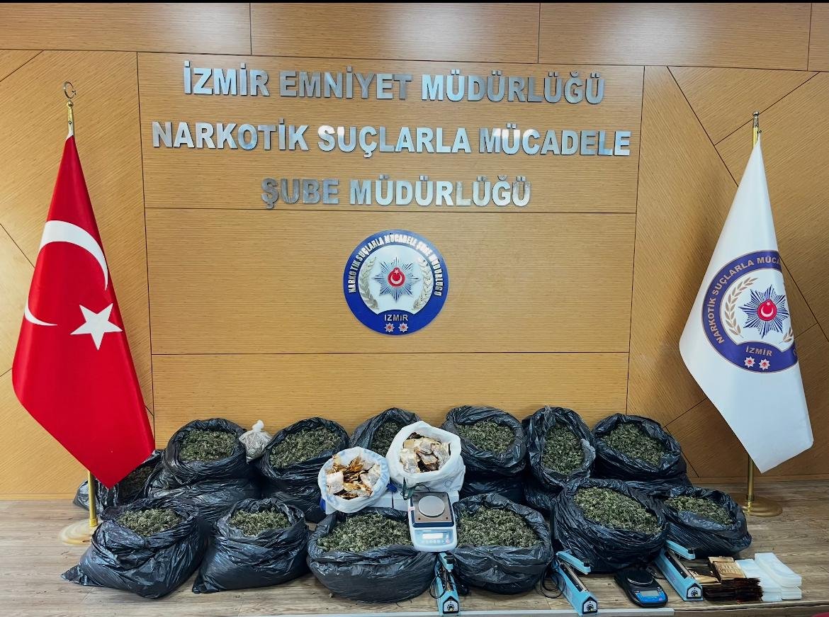 İzmir'in üç ilçesinde zehir tacirlerine darbe!