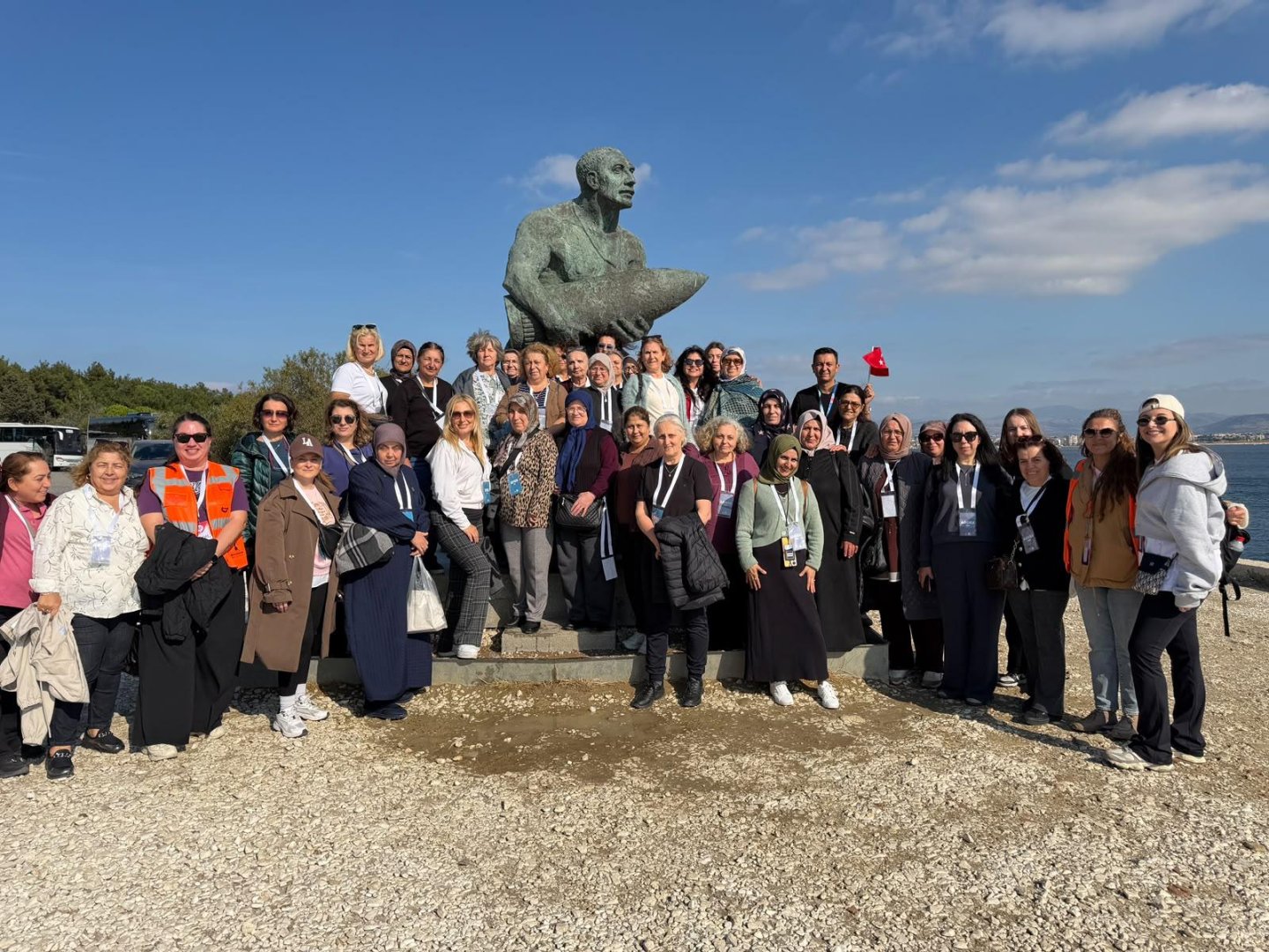 Gençler Cumhuriyet’in izinde yürüdü, kadınlar Çanakkale’yi keşfetti
